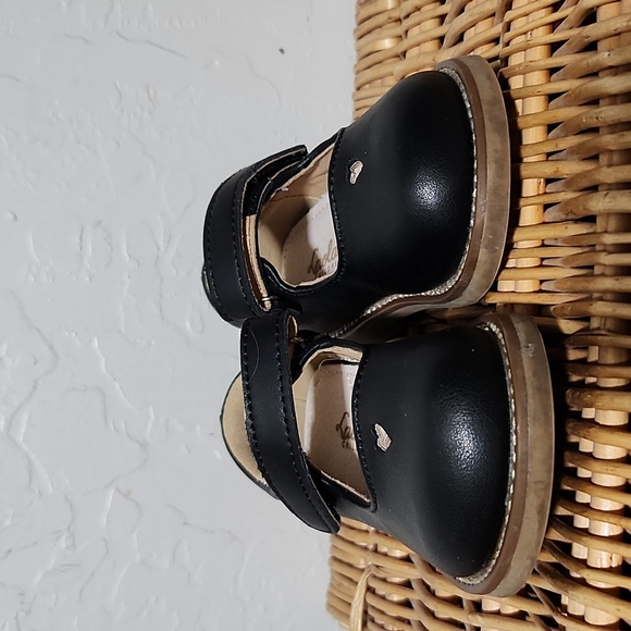 Black Mary Jane Heart Cut Out Detail Girls Toddler Dress Shoe 5.5 - Picture 3 of 16